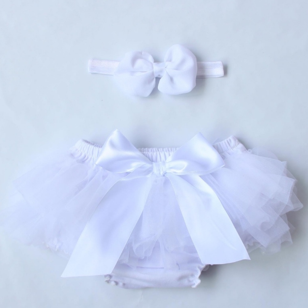 Baby bloomers set .